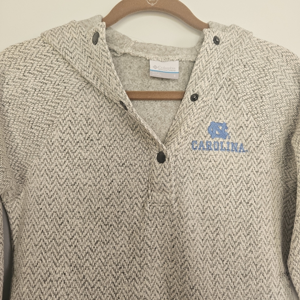 Columbia Women's NC Tar Heels Darling‎ Days Raglan Fleece Pullover Size Small - Picture 8 of 9